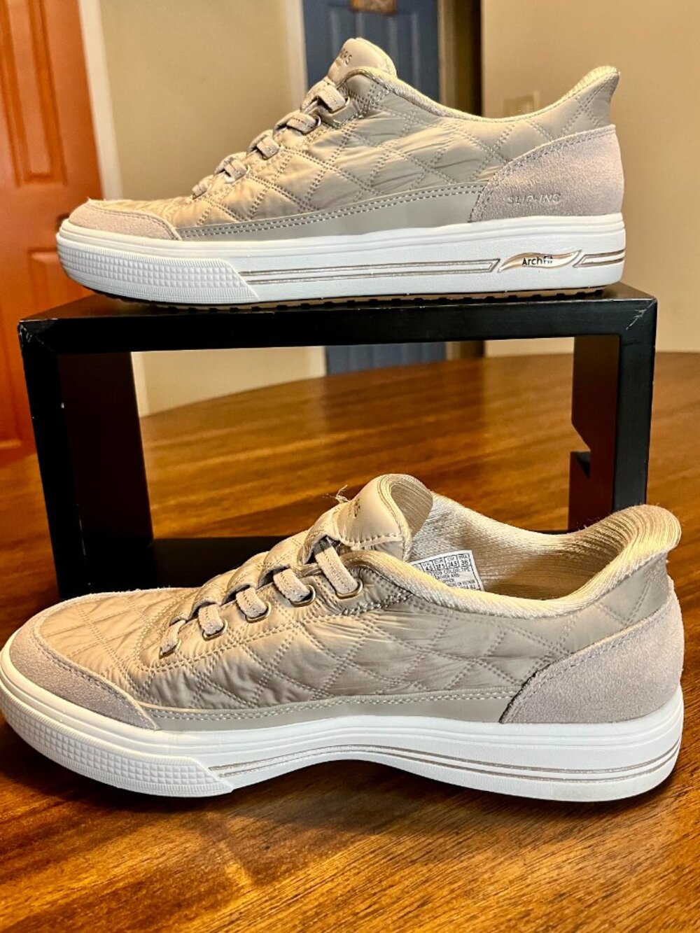 New! Skechers Slip-Ins Arch Fit Arcade Cozy Fit Stone Color Quilted Design  7.5 - Picture 3 of 6